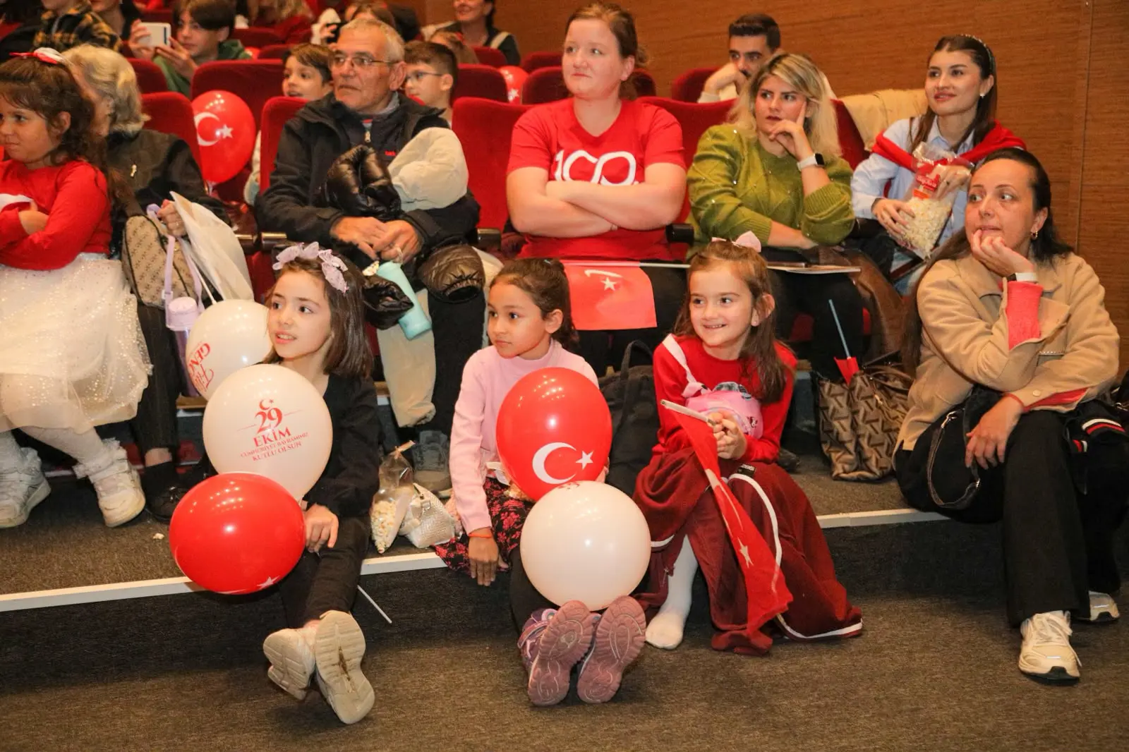 CUMHURİYET COŞKUSU EDİRNE’DE ÇOCUKLARIN NEŞESİYLE BÜYÜDÜ galeri görseli